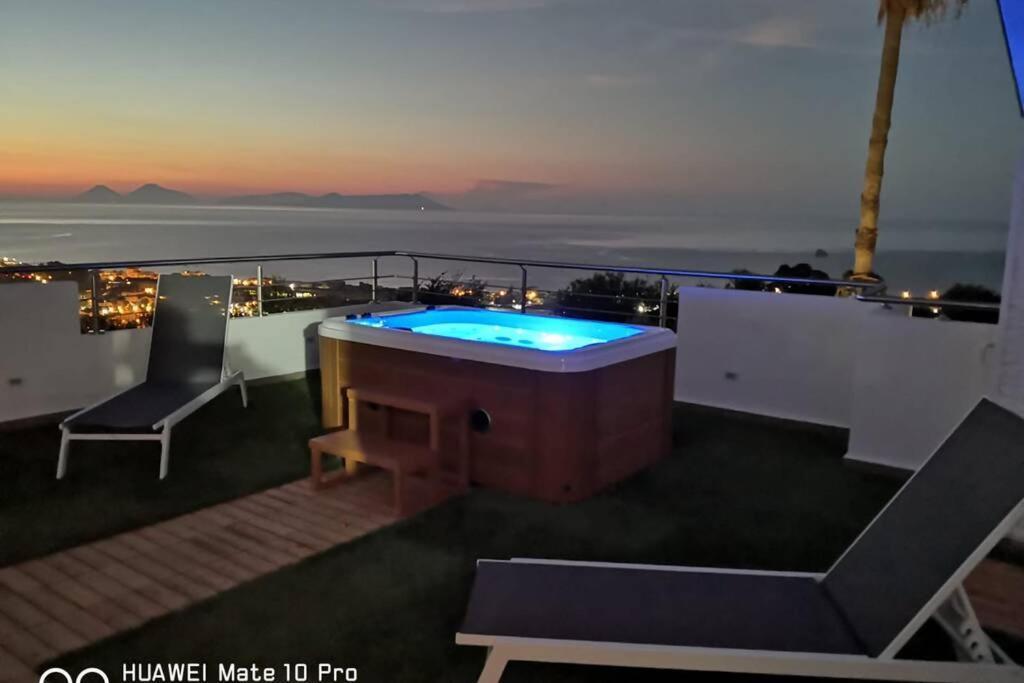 Loft incantevole con idromassaggio esterno privato Patti Esterno foto